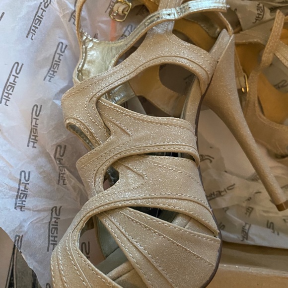 Heels - Picture 4 of 6